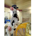 Рекламная пластиковая скульптура корова с сыром.